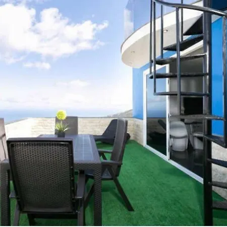 Nyaraló Light & Spacious Penthouse *terrace *amazing Views